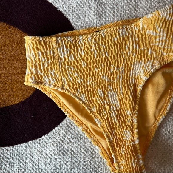 TRIANGL YELLOW WHITE FLORAL SMOCKED BIKINI BOTTOM SIZE SMALL - Picture 3 of 7